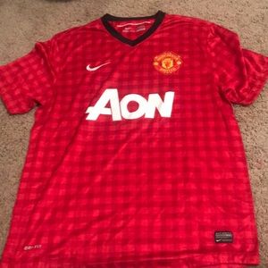 manchester united red jersey